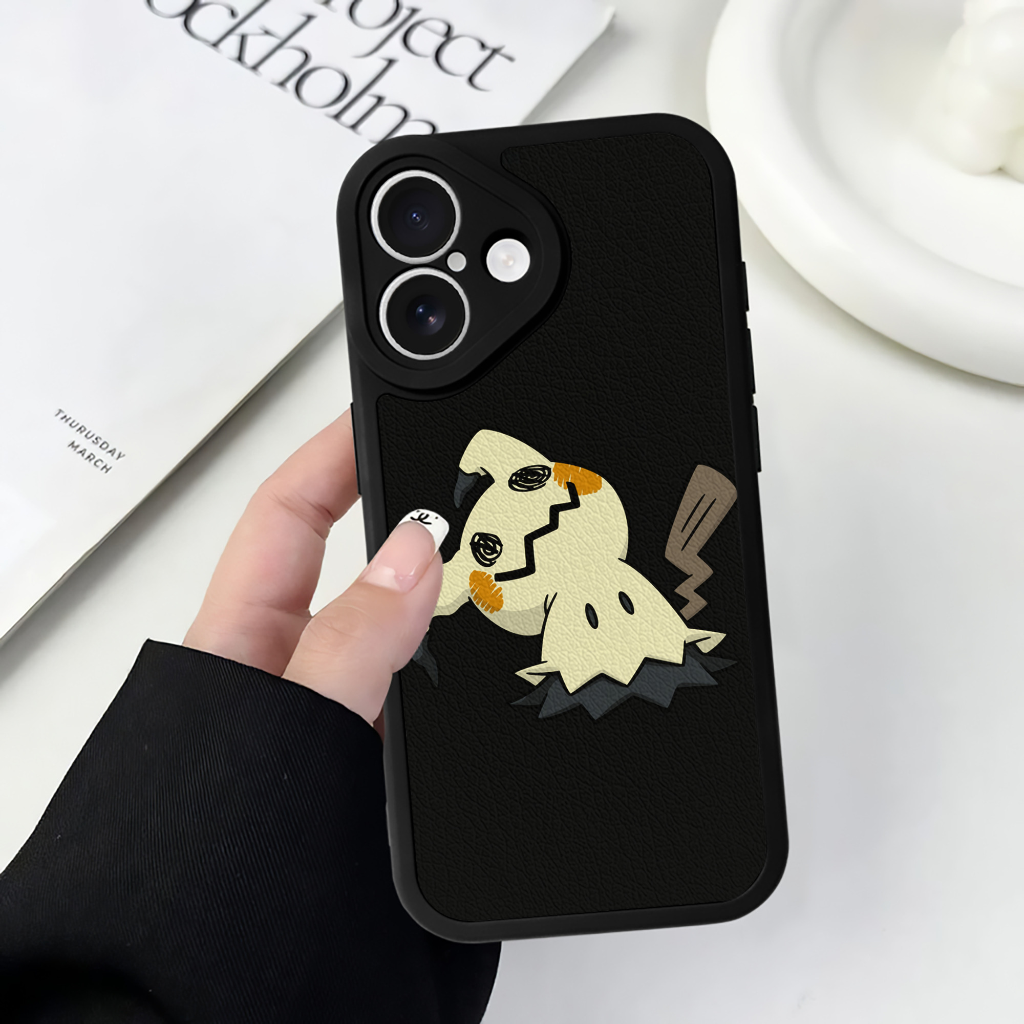 （画像用） ポケットモンスター Pokémon 【iPhone 16シリーズ対応】シリコンスマホケース（レザー調） 材質：シリコン